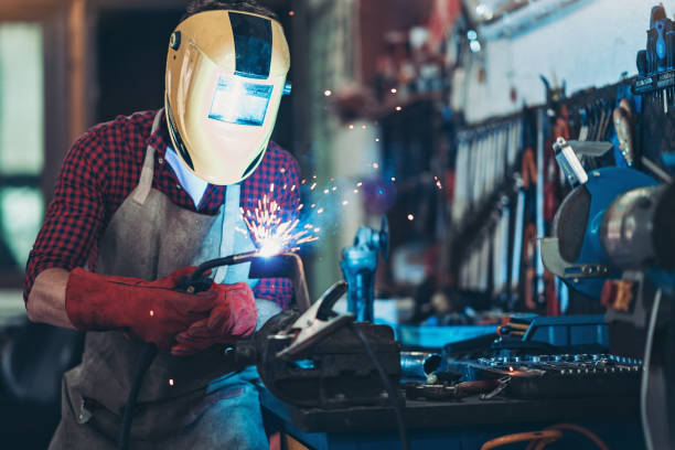 The geometry of arc light capture : How many sensors does your welding helmet need to save your eyes?