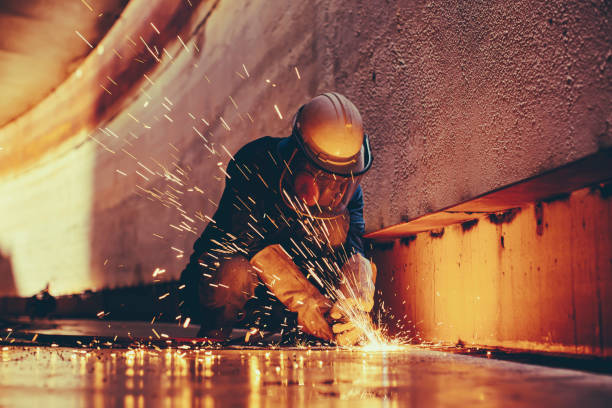 Welding Helmet in Polycarbonate Lenses: Impact Resistance and UV Protection